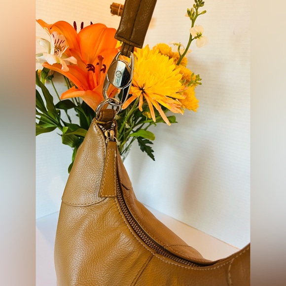APOSTROPHE Hobo Bag Purse Classic Faux Vegan Leather w Silver Hardware in Camel - Picture 5 of 12
